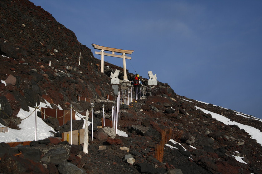 Mount Fuji Tourist Rescues Spark Debate Over Costs and Responsibility