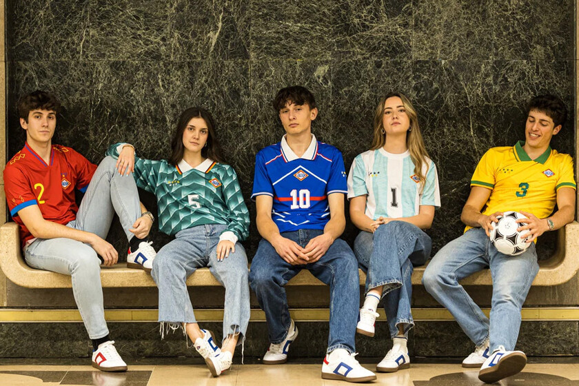 El Metro de Madrid busca su “coolness” con camisetas de fútbol retro inspiradas en el Tube de Londres