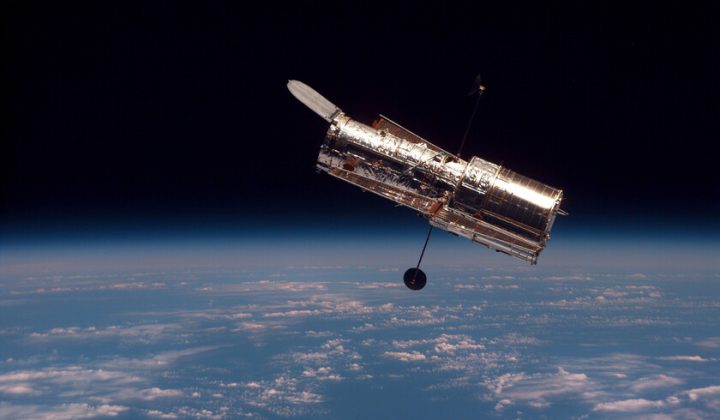 NASA Debates Rescuing Aging Hubble Telescope Amidst Declining Orbit