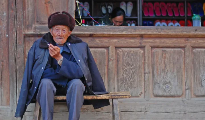 China Bets on “Silver Economy” as Birthrate Plummets, Leveraging AI and Automation for Elderly Care