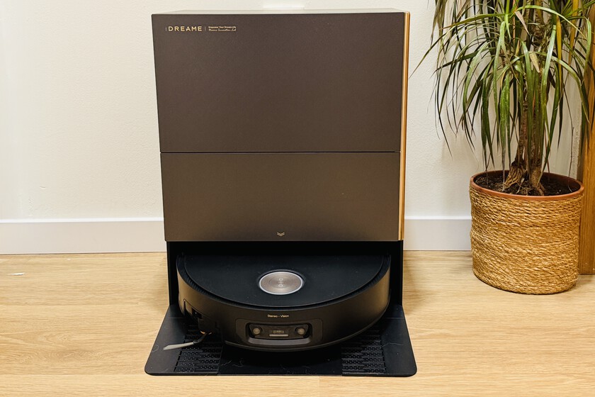 Dreame X60 Pro Ultra Complete: AI-Powered Robot Vacuum Tackles Messes with Advanced Navigation and Extendable Arms