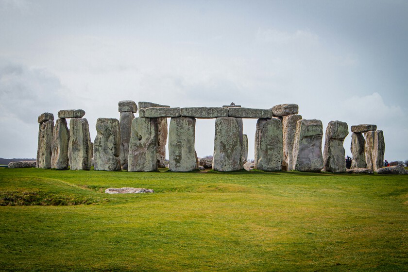 Ancient “Proto-Stonehenge” Discovery Rewrites Timeline of Neolithic Solar Alignments