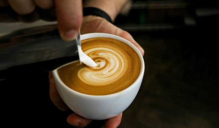 Experts Highlight Lifestyle Factors Over Coffee Consumption for Functional Stamina