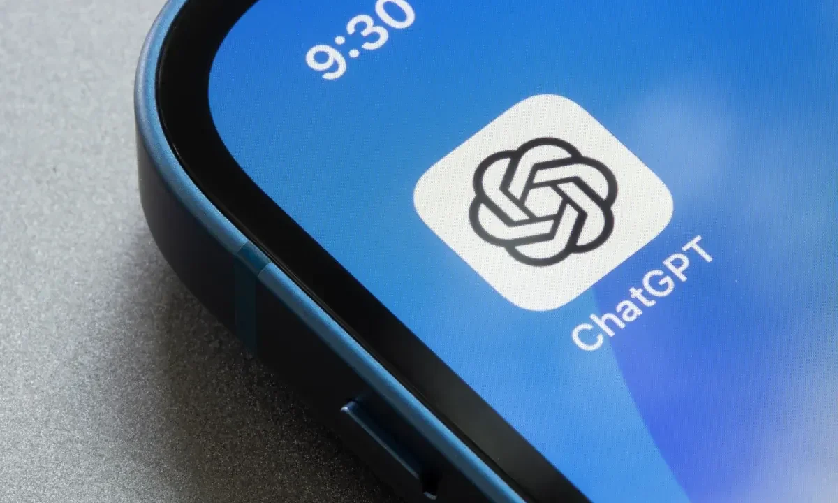 ChatGPT’s Market Share Drops Below 50%, Gemini and Claude Gain Traction