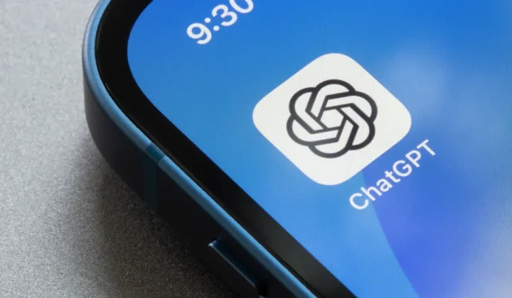 ChatGPT’s Market Share Drops Below 50%, Gemini and Claude Gain Traction