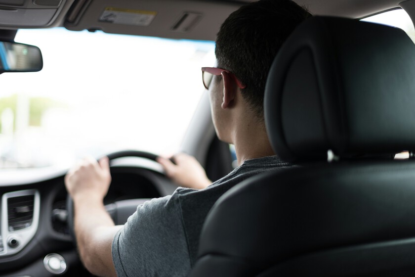 Spain Sees Surge in Automatic-Only Driving Licenses Amidst Market Shift