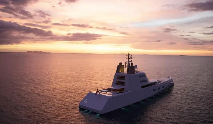 Russian Superyacht Defies Strait of Hormuz Blockade En Route to Maldives