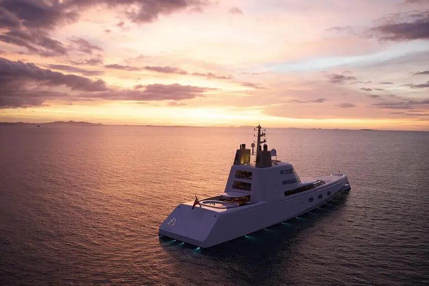 Russian Superyacht Defies Strait of Hormuz Blockade En Route to Maldives
