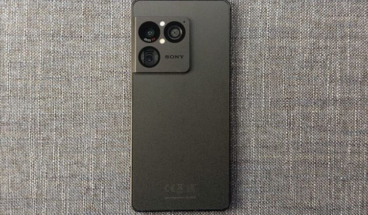 Sony Xperia 1 VIII: AI Camera Woes and Nostalgic Features Define Flagship