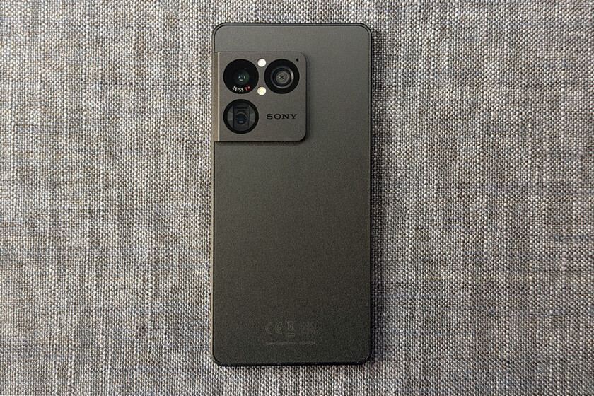 Sony Xperia 1 VIII: AI Camera Woes and Nostalgic Features Define Flagship
