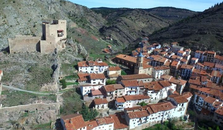 Spanish Town’s Tourism Boom Exposes Infrastructure Strain and Unsustainable Model