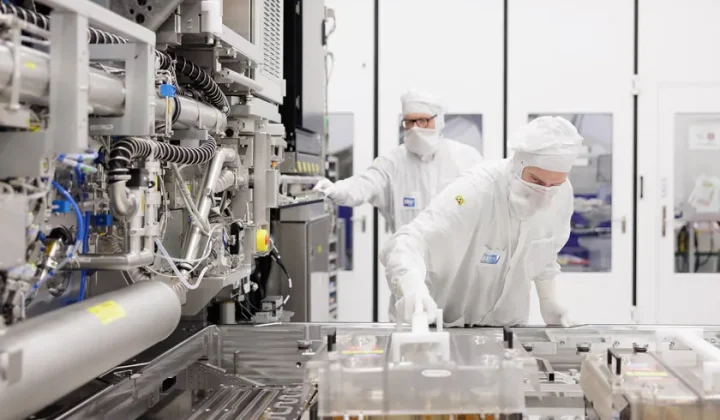 China Begins Mass Production of Domestic Lithography Machines, Threatening AI Chip Supply Chain