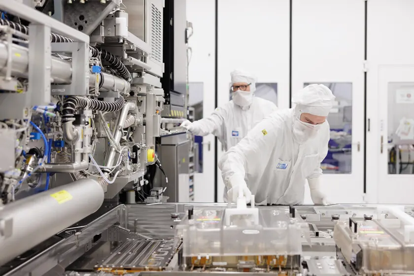 China Begins Mass Production of Domestic Lithography Machines, Threatening AI Chip Supply Chain