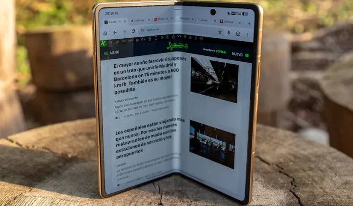 Honor Magic V6 Review Highlights AI Integration and Refined Foldable Design