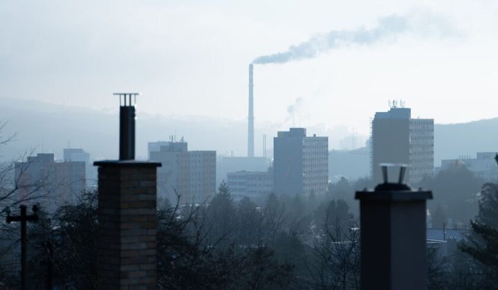 Air Pollution Linked to Gum Disease: New Research Points to PM2.5 as a Cofactor in Periodontitis
